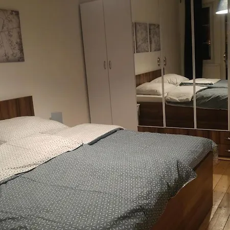 Flat Near The Castle 德辛